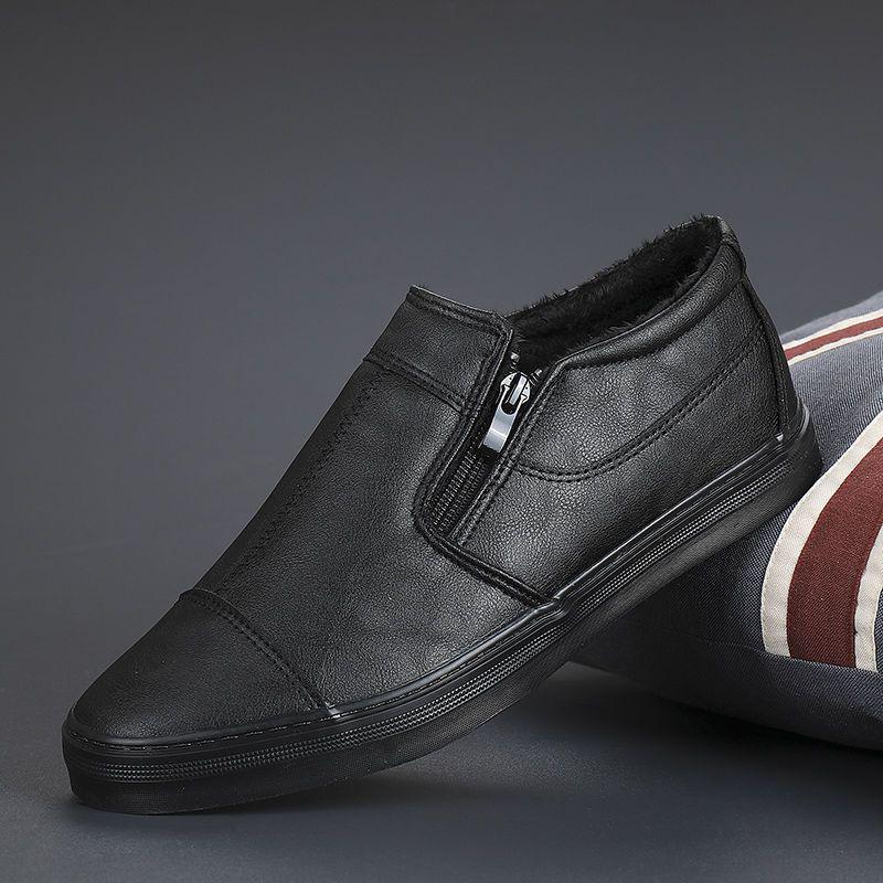 Korean Style Men's Breathable Leather Low-Top Casual Shoes - Soft Sole & Versatile Design for Spring/Summer.