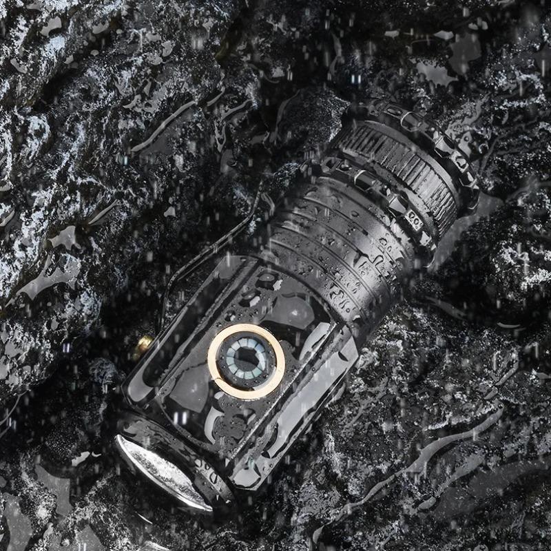 2000LM Hochleistungs-LED-Taschenlampe Wiederaufladbare EDC Taktische Schlüsselanhänger-Taschenlampe mit Magnet Outdoor-Beleuchtung Campinglicht