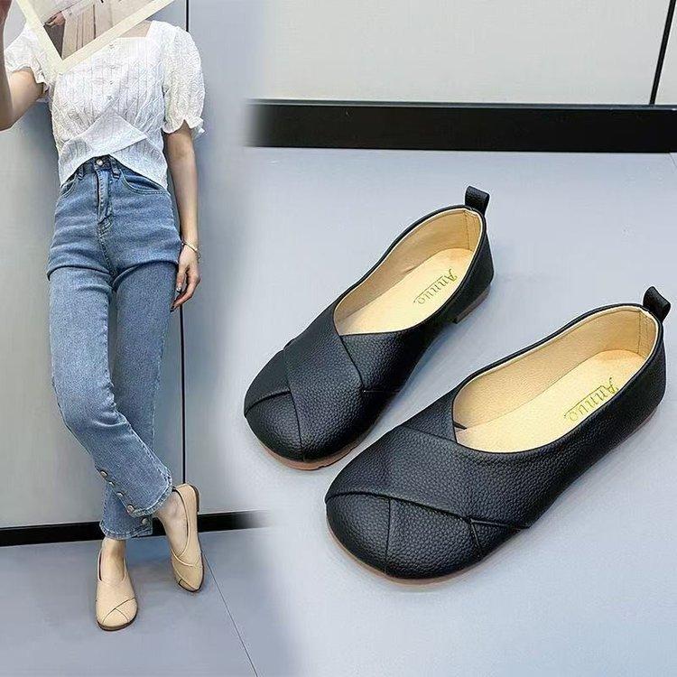 French retro soft-soled single shoes women's 2025 new autumn soft leather shallow mouth flat-soled grandma shoes with skirts Doudou shoes