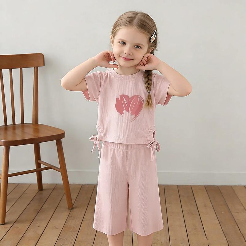 Sommerliches T-Shirt- und Hosen-Set für Mädchen – süßes und stylisches Zweiteiler-Outfit