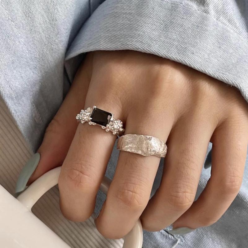 Open Modern Geometric Finger Ring For Women With Black Zirconia Material Copper