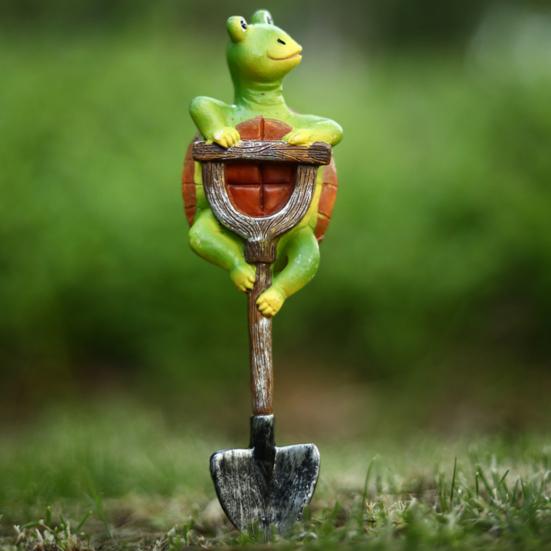 Yousheng Animal Garden Statue Frog Rabbit Turtle on Shovel Resin Ornament Flower Pot Insert Animal Figurine for Bonsai Decoration Outdoor Flower Bed