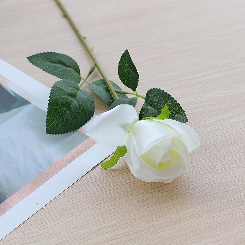 Luxury Silk Rose Arrangement for Valentine's Day - Elegant Artificial Flowers for Living Room Decor.