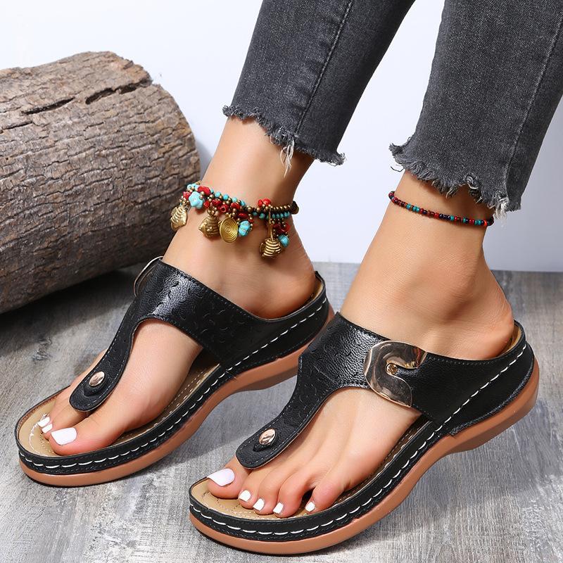 New Large-size Slippers for Women, Autumn and Summer European and American Trends, Slope Heels, Toes, Beach Shoes, Slippers for Women