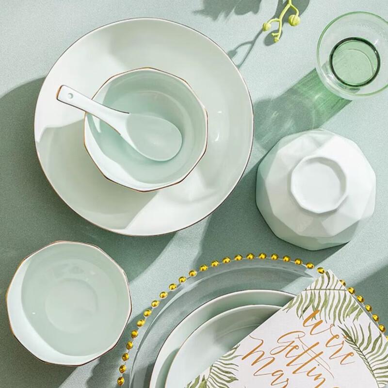 Минималистичный керамический подарочный набор посуды