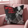 Pink Trustfall P!nk Copricuscino Singer Copricuscino Multi-Scena per Casa e Auto - Reversibile, Morbido e Resistente per l'Uso Quotidiano