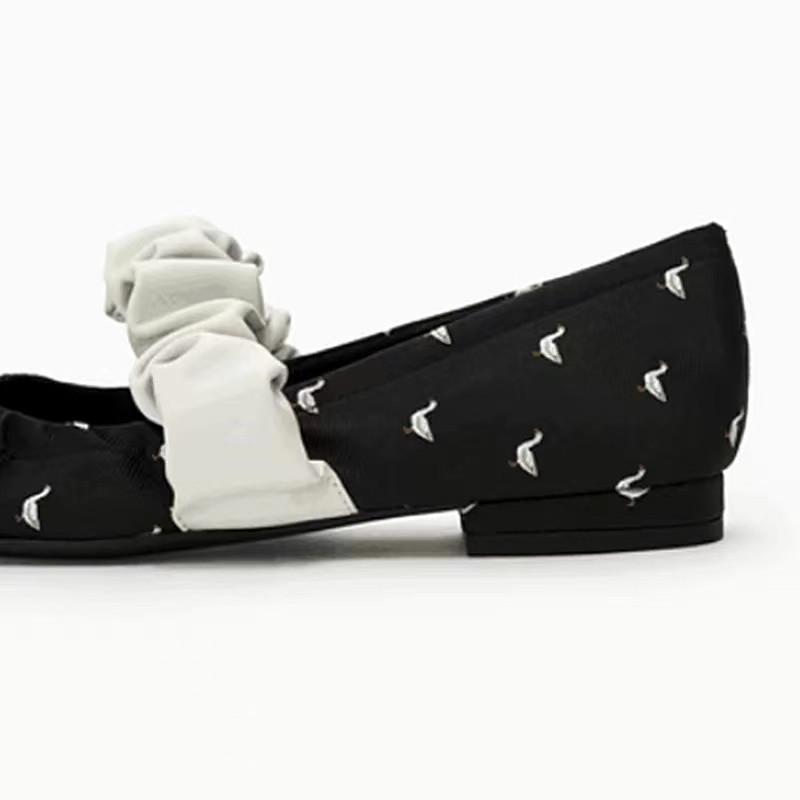 Fashion Cozy Ballet Flats Women Fashion Pleated Elastic Band Swan Pattern Design Mary Janes Shoes for Women Elegant Square Toe Loafers