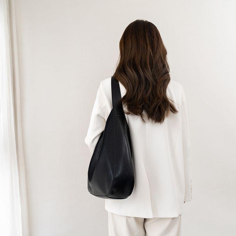 

Niche Fashion Soft Leather Tote Bag Women 2025 New Large Capacity Casual All-matching Idle Style Commuter Shoulder Bag Black