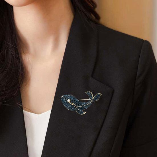 Women Brooch Sparkling Rhinestones Imitation Pearls Decor Whale Design Lapel Pin Sweater Scarf Holder Jewelry Accessories