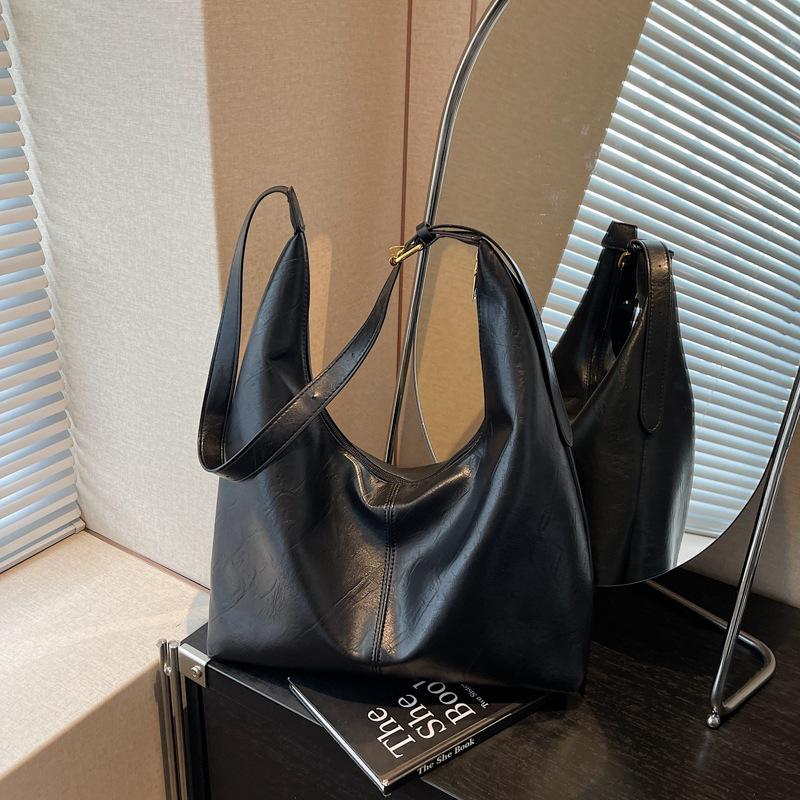 Retro bag women's large-capacity new summer versatile niche shoulder messenger bag commuter dumpling bag