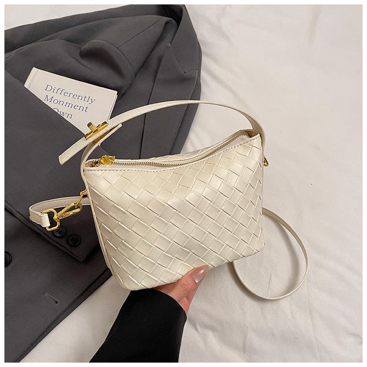 

Handheld small bag women s 2025 new simple and fashionable versatile shoulder messenger bag women s niche design croissant bag белый
