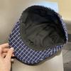 Retro Karomuster Schirmmütze Herbst und Winter vielseitig Gesicht Schirmmütze literarische Straße Anti-Trage Maler Baskenmütze
