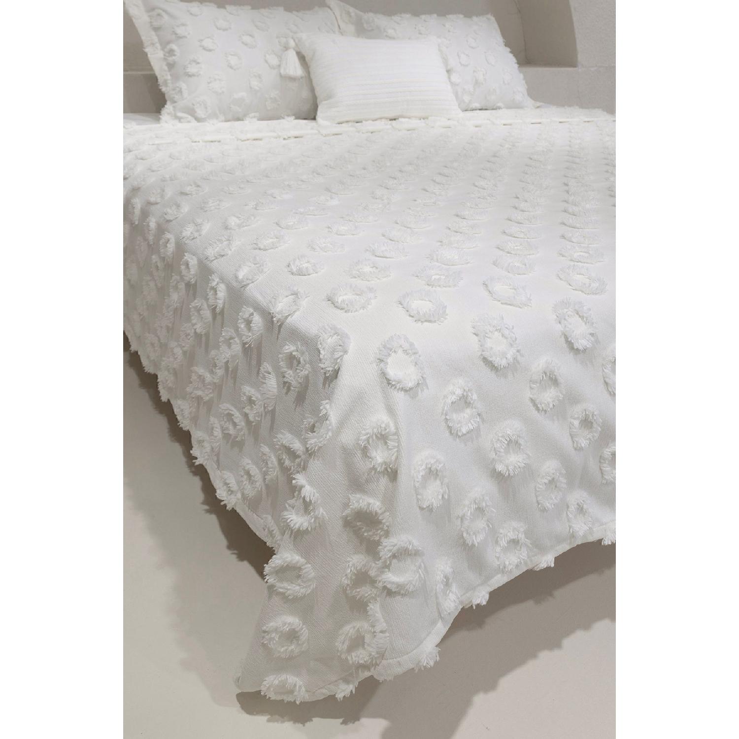 

Delux Double Bed Cover With Pompom 250x260 2 Pillow - Ecru - екрю
