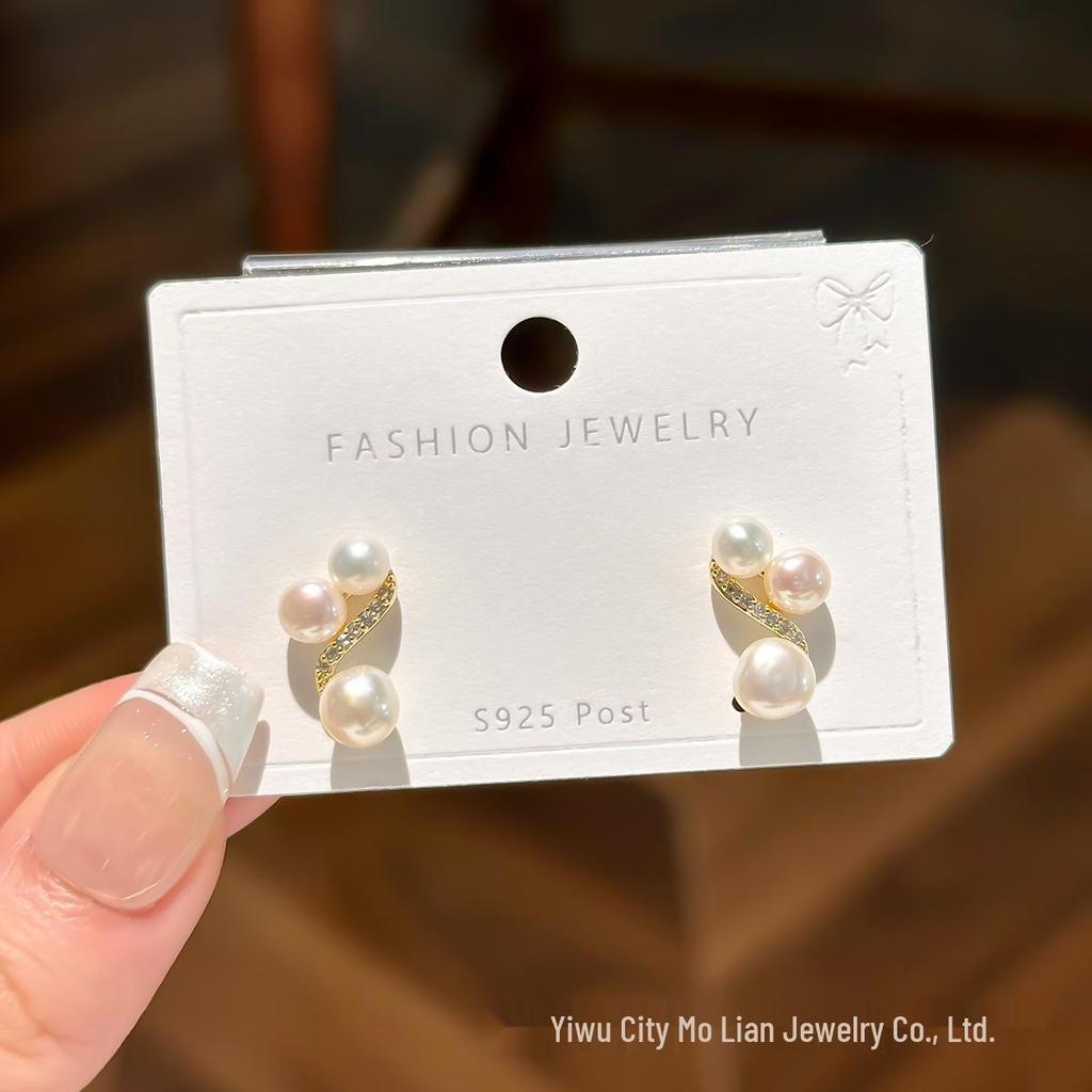Pearl Stud Earrings - Hong Kong Style, Versatile Luxury Design for a Sophisticated Look.