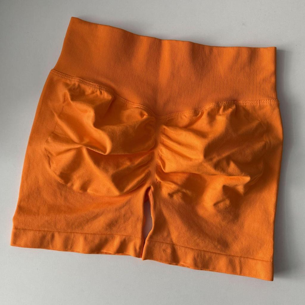 Women's High-Waist Quick-Dry Seamless Yoga Shorts with Peach-Lifting Design