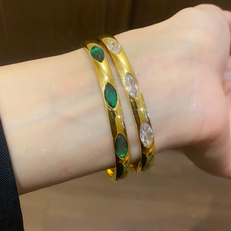 18K Gold Plated Zircon Oval Textured Bangle - Luxury High-End Bracelet for Fashion and Commuting