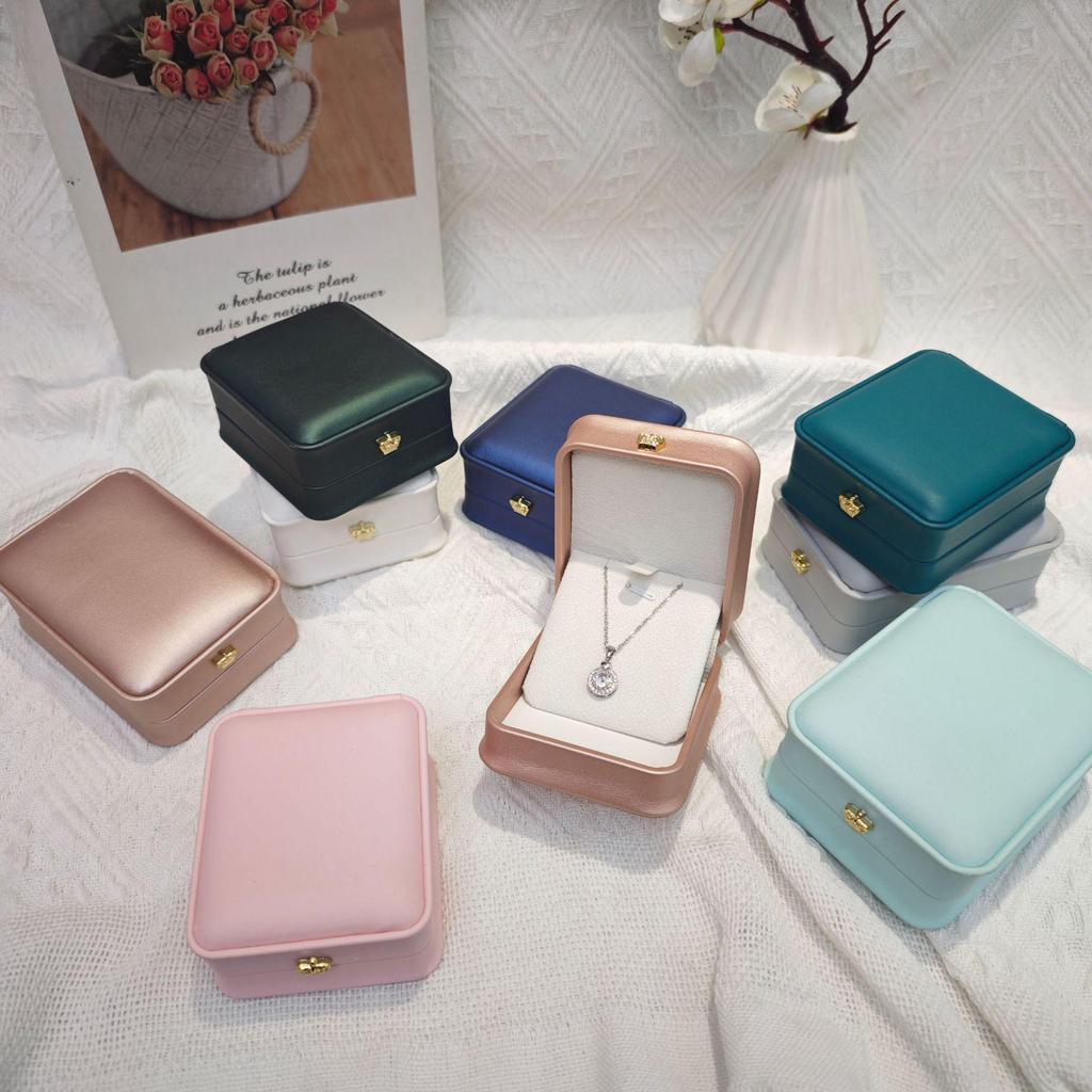 Elegant Crown Waist-Cinching Silver Pendant Box with Diamond Accents - Luxury Necklace Jewelry Packaging Box
