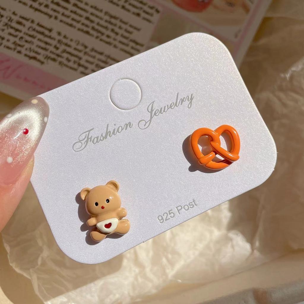 Caramel Bread Party Set Small Stud Earrings Female Maillard Cartoon Children'S Fun Cat Personality Earrings