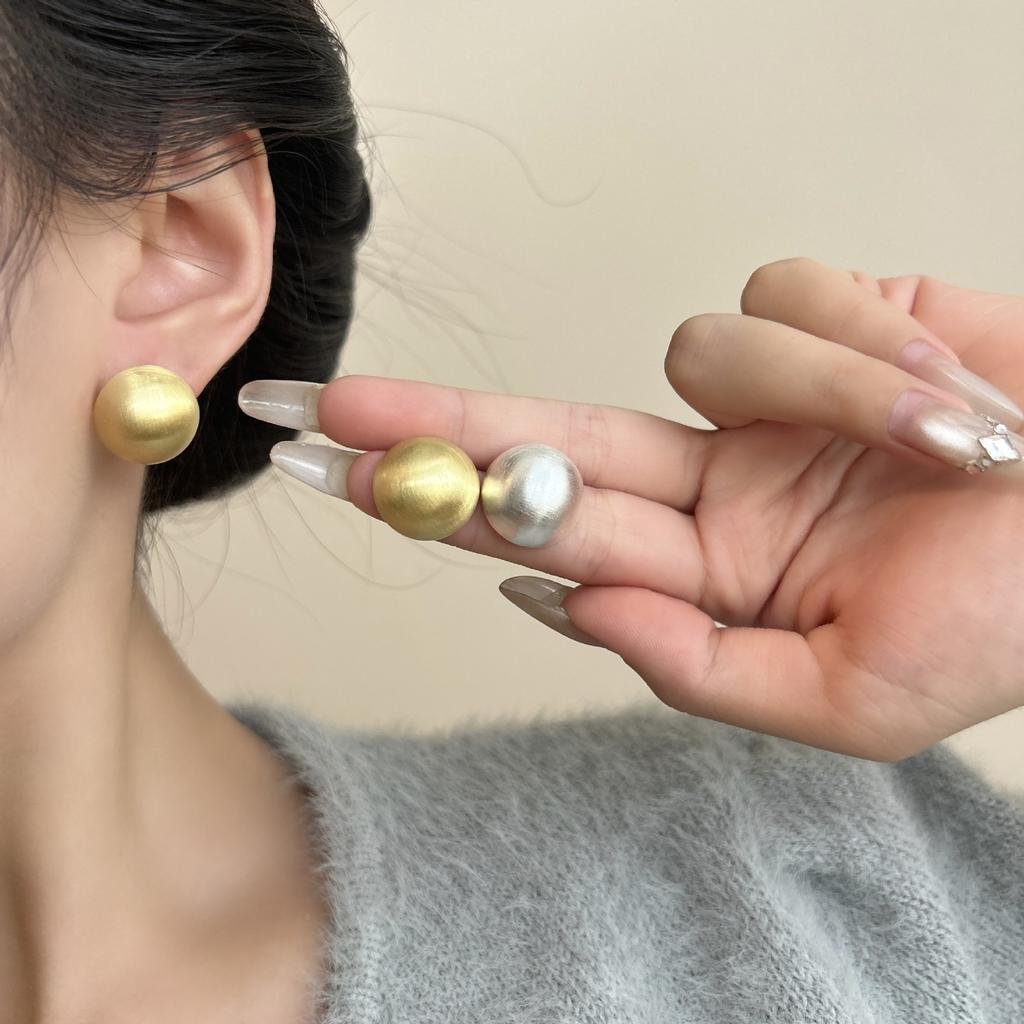 Vintage Brushed Matte Metal Round Ball Stud Earrings For Women Fashion Commute Jewelry