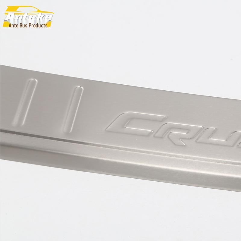 Compatible with 15 Cruze Models, This Stainless Steel Rear Guard Plate Protects and Modifies the Trunk's Tailgate.