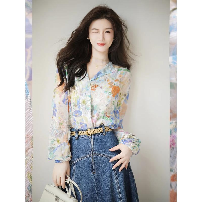 

Женская летняя шифоновая блузка с цветочным принтом и V-образным вырезом M бежевый