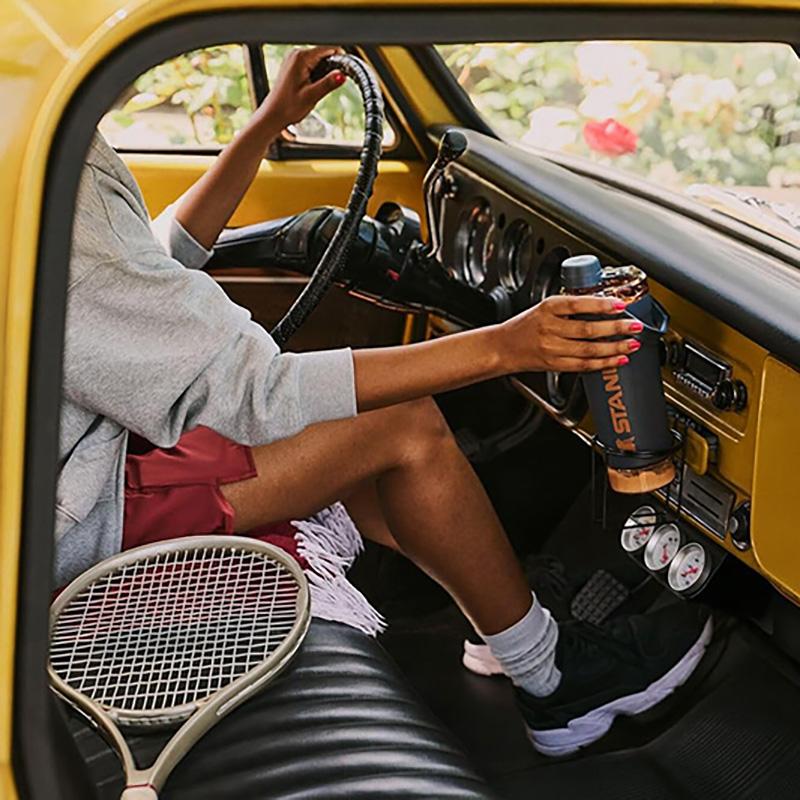 STANLEY Das Active Shaker Tumbler 591ml + Behälter 103ml Set, Koreanisch