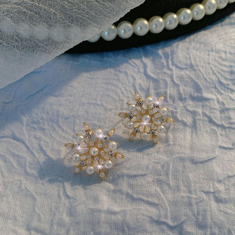 Women Girls Korean Style Camellia Baroque Pearl Earrings Fashion Vintage Jewelry Bow Heart Shape Elegant Lady Ear Rings Ear Clip