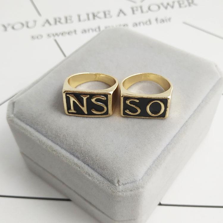 

Popular Film & TV Letter Ring - European & American Style US Size 8 золотой