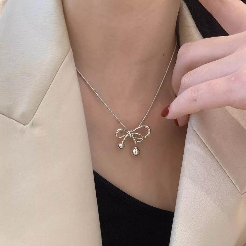 Elegant Bowknot Necklace Minimalist Metal Alloy Butterfly Knot Clavicle Chain Dainty Choker Jewelry for Women Teen Girls