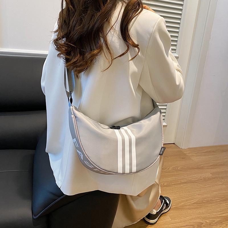 Summer waterproof nylon cloth bag women's 2025 new casual messenger dumpling bag versatile ins popular shoulder bag
