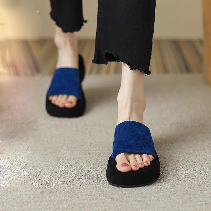 

Soft leather cool slippers 2025 summer fashion outer wear one-word comfortable versatile women s shoes light and comfortable small thick sole 35 синій
