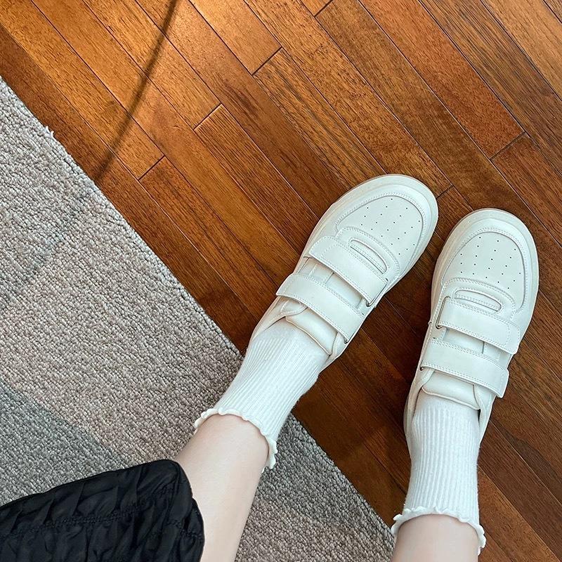 

High-end thick-soled heightening Velcro smiley face little white shoes women s sports and leisure thick-soled versatile leather board shoes 40 белый