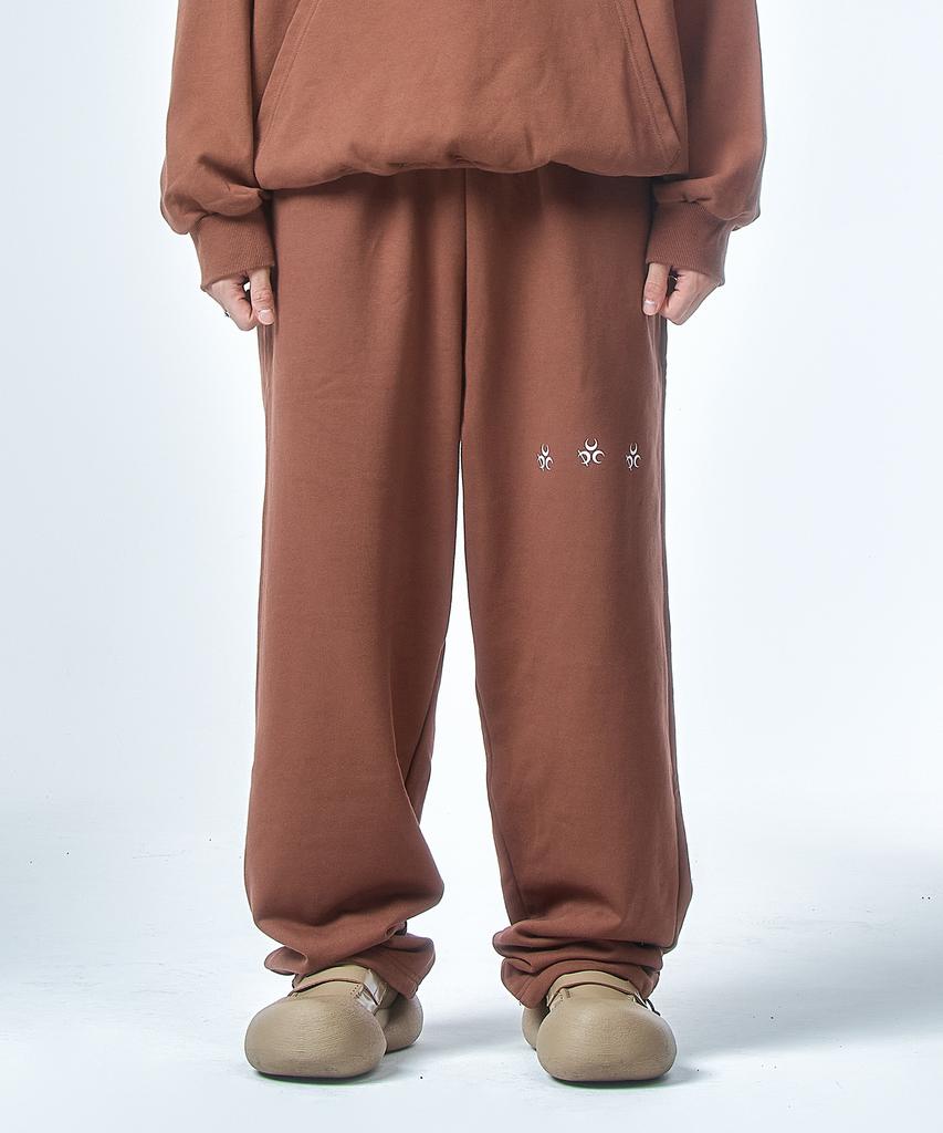 DAUSPICE Logo Sweat Pants Brown