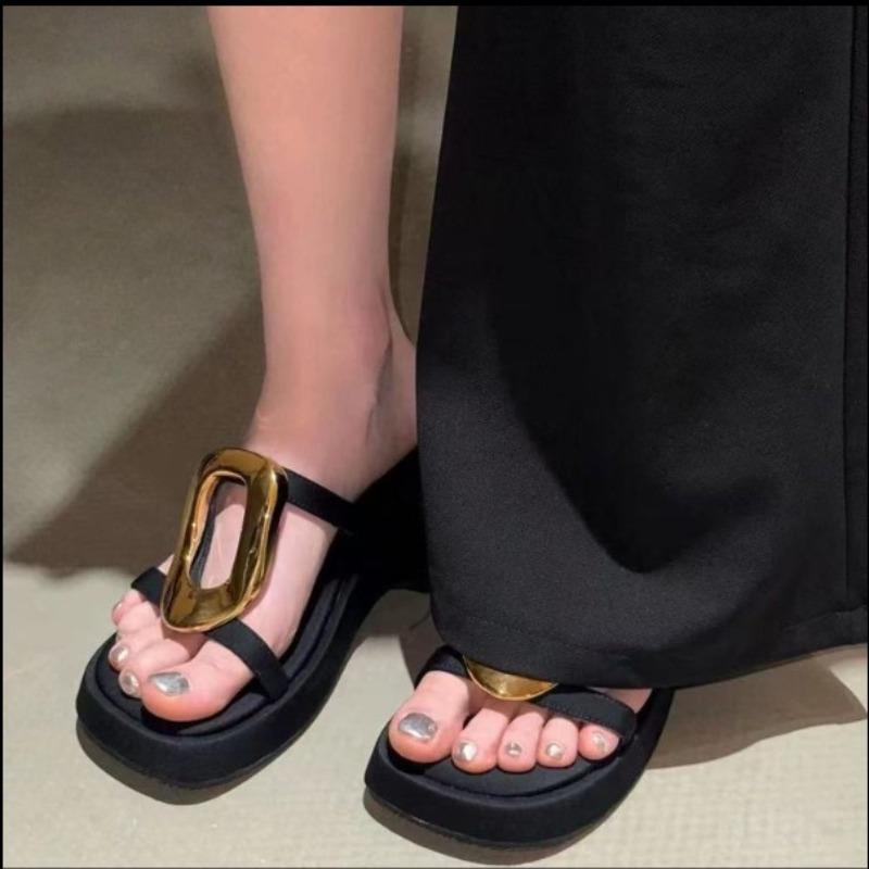 Black thick-bottomed cool slippers women's summer new niche fashion simple metal one-word beach slippers