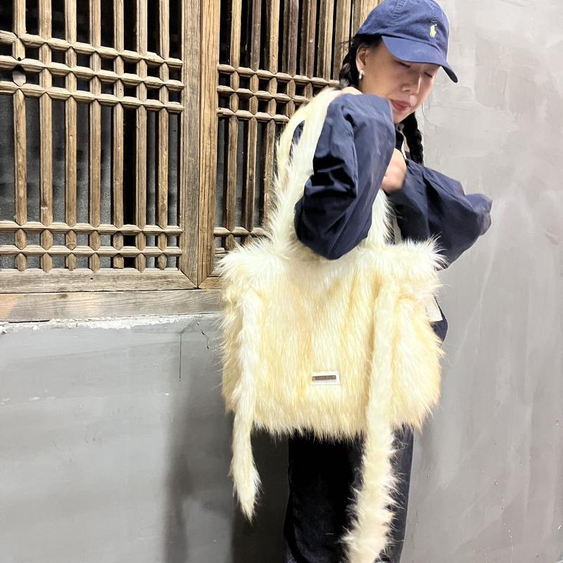 Plush tote bag new large-capacity shoulder bag trendy niche design fashionable versatile handbag