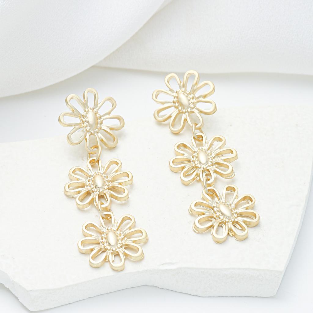 Factory Fashion Retro Style Flower Stud Earrings Light Luxury High Sense Gold Stamen Niche Design Earrings Earrings