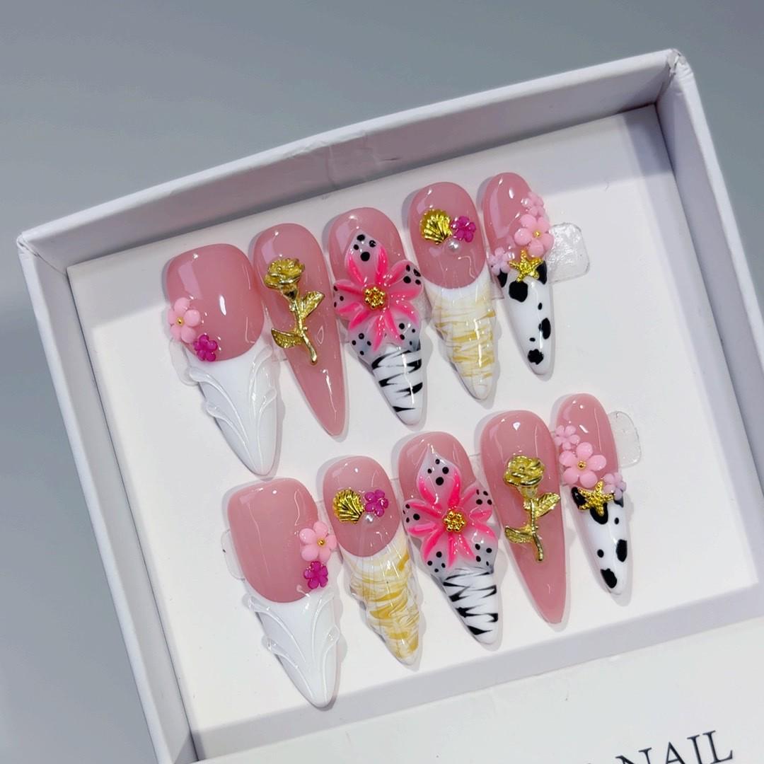 3D Almond Shape Carved Nail Art - Handmade, Wearable, Detachable S