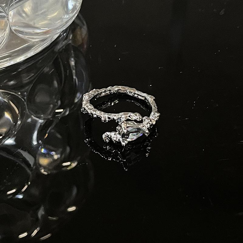 Nische Französisch Unregelmäßiger Hoher Sinn Kalter Wind Gefalteter Mondstein Offener Ring Damen Edelstein Zeigefingerring