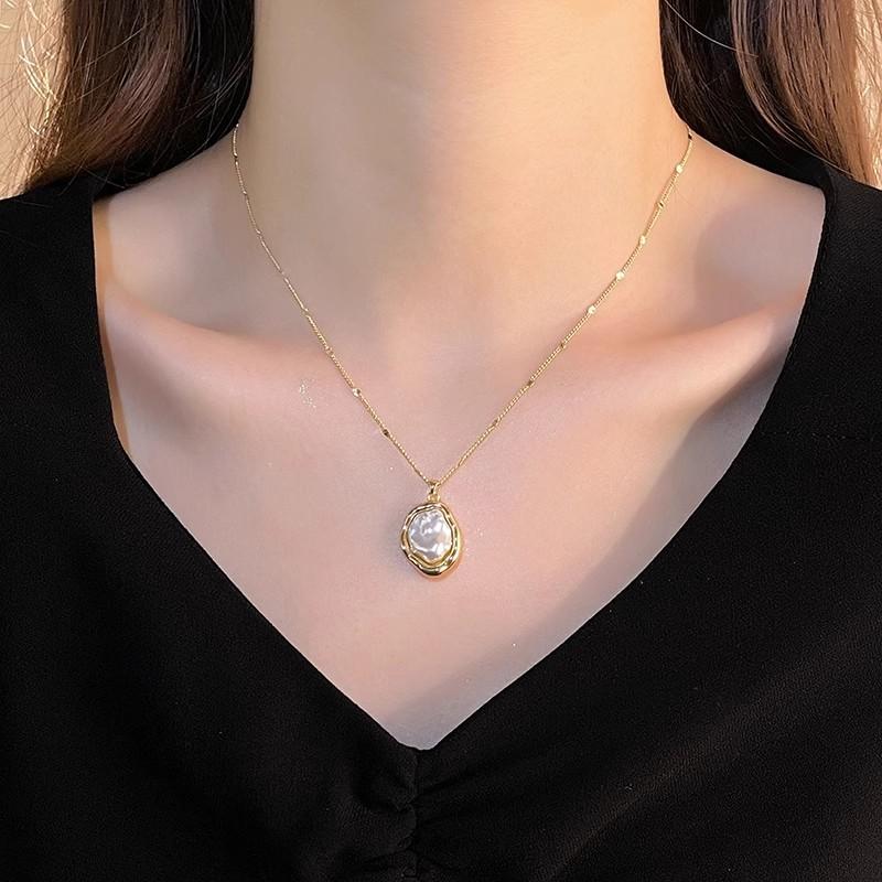 Light Luxury Pearl Choker Necklace Vintage Elegant Womens Necklace Fashion Versatile Crystal Collar Jewelry