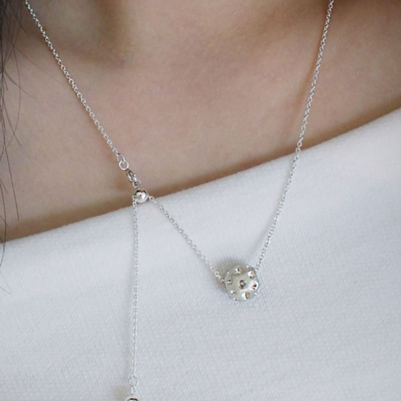 

overcozy Dot Ball Necklace Glossy