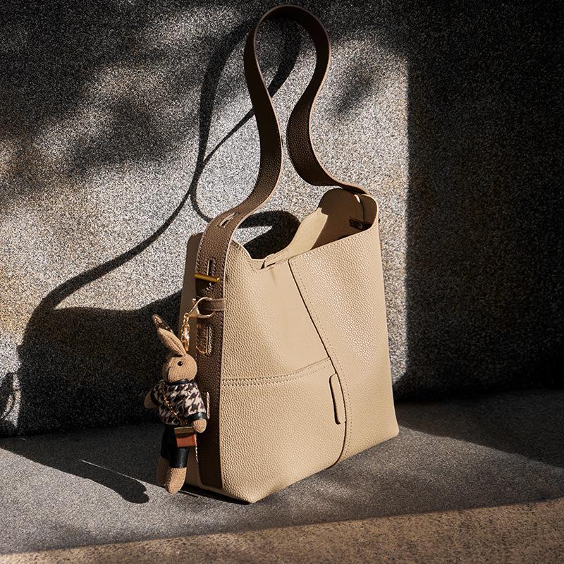 Mrs. Qiao Women's Bag 2025 New Bucket Bag Women's Crossbody Bag Large Capacity Commuter Bag Genuine Leather Women's Shoulder Bag