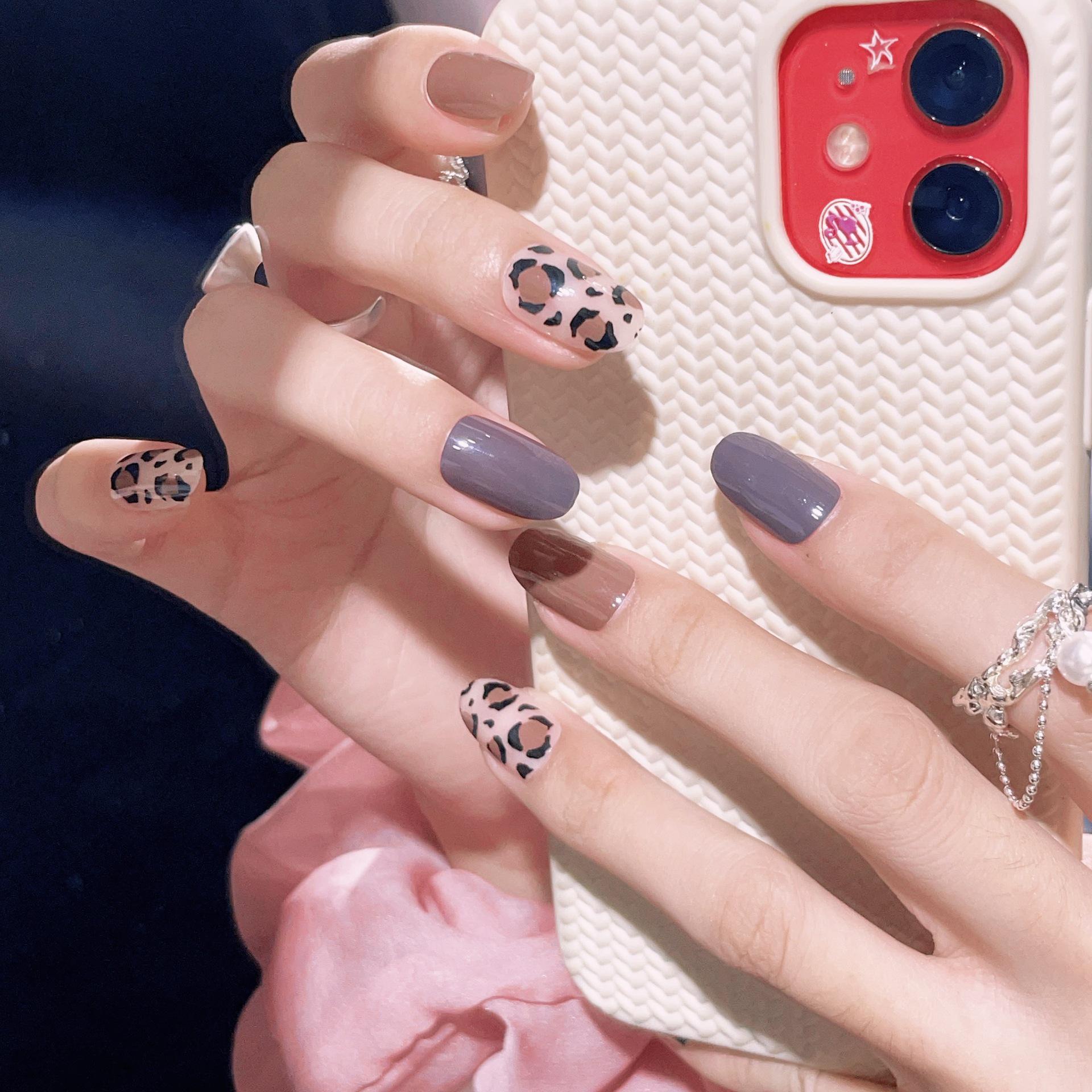 

Leopard Print Coffee Color Removable False Nails - Elegant Temperament Series