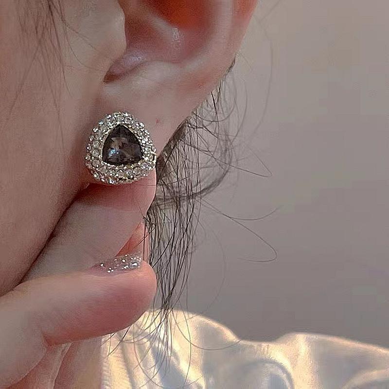 Elegant Korean Retro Black Diamond Geometric Triangle Earrings with Silver Needle for Women