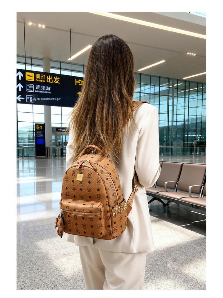 Hochwertiger Leichter Damen Mode Niet Rucksack für Herbst/Winter