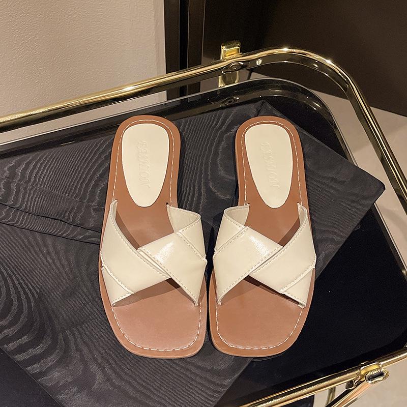 Vintage kwadratowa głowa literacki krzyż z odkrytymi kapciami na płaskiej podeszwie damskie letnie ubranie wróżka wakacje nad morzem plaża fajne kapcie