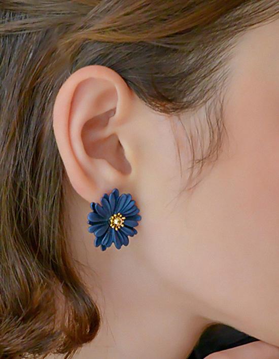 Dana Burton Daisy Flower Stud Earrings