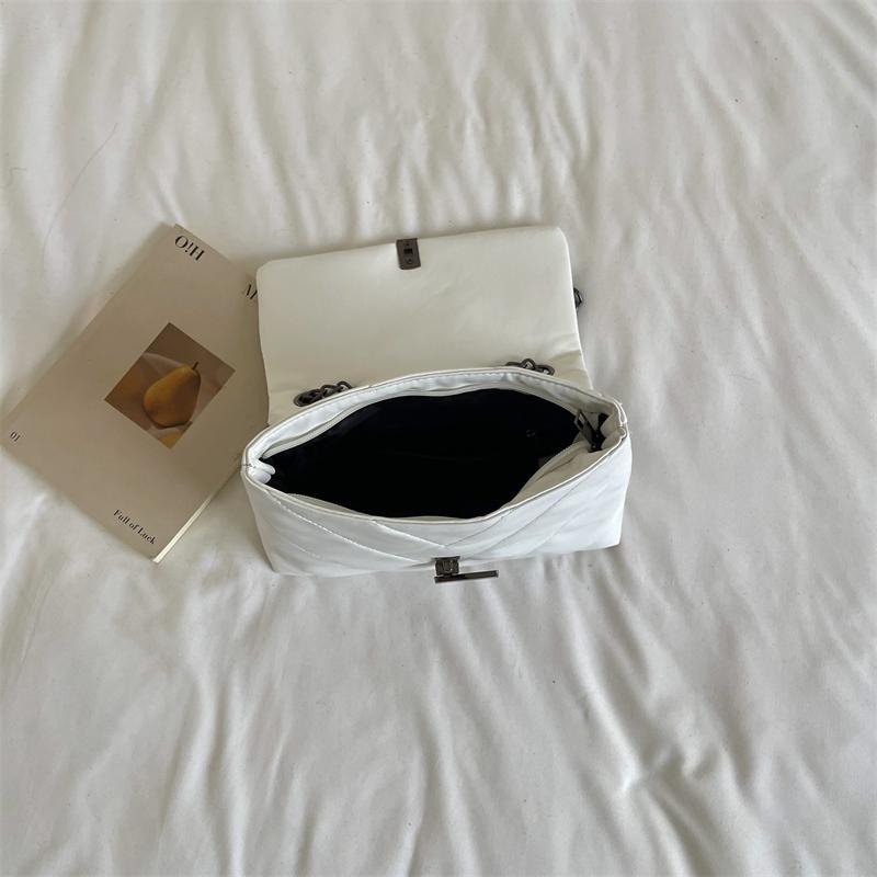 Quilted Leather Shoulder Bag with Chain Strap Metal Clasp Flap Closure Casual Tote Purse for Women Daily