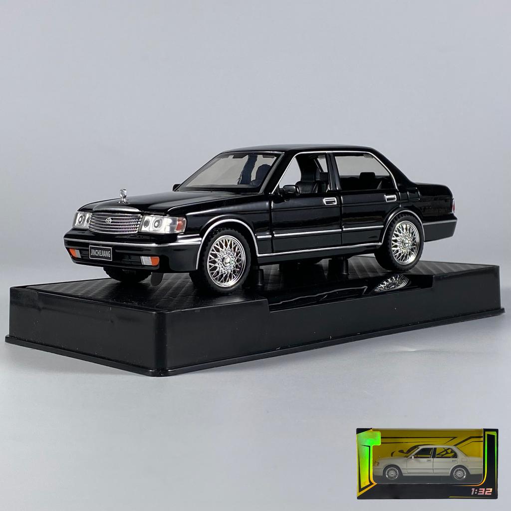 1:32 Toyota Crown Royal Classic Vehicle Alloy Car Model Diecast Metal Toy Car Model Sound And Light Kid Gift With Boyfriend Boys