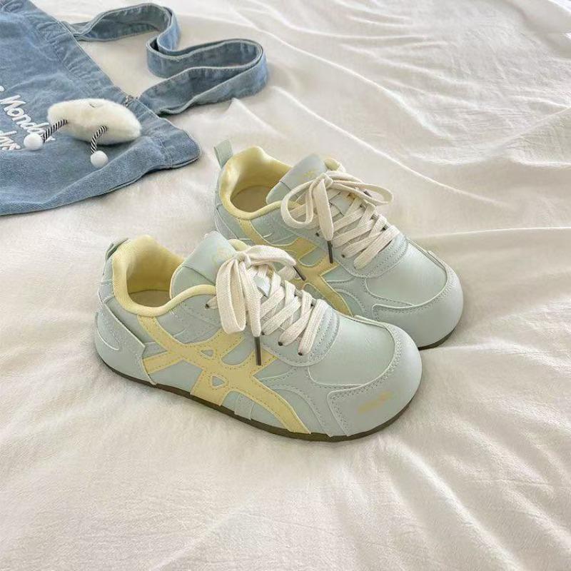 

Cute board shoes women s new autumn shoes versatile little white shoes sports niche retro 40