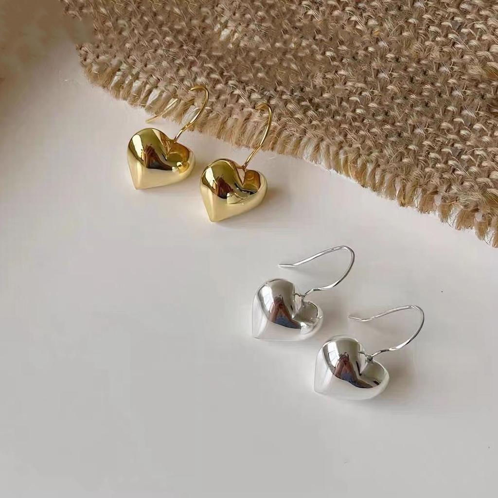 Simple Niche And Versatile Three-Dimensional Love Earrings, Women'S Tide Design, Advanced Ear Hooks, Cold Wind Stud Earrings, Earrings.
